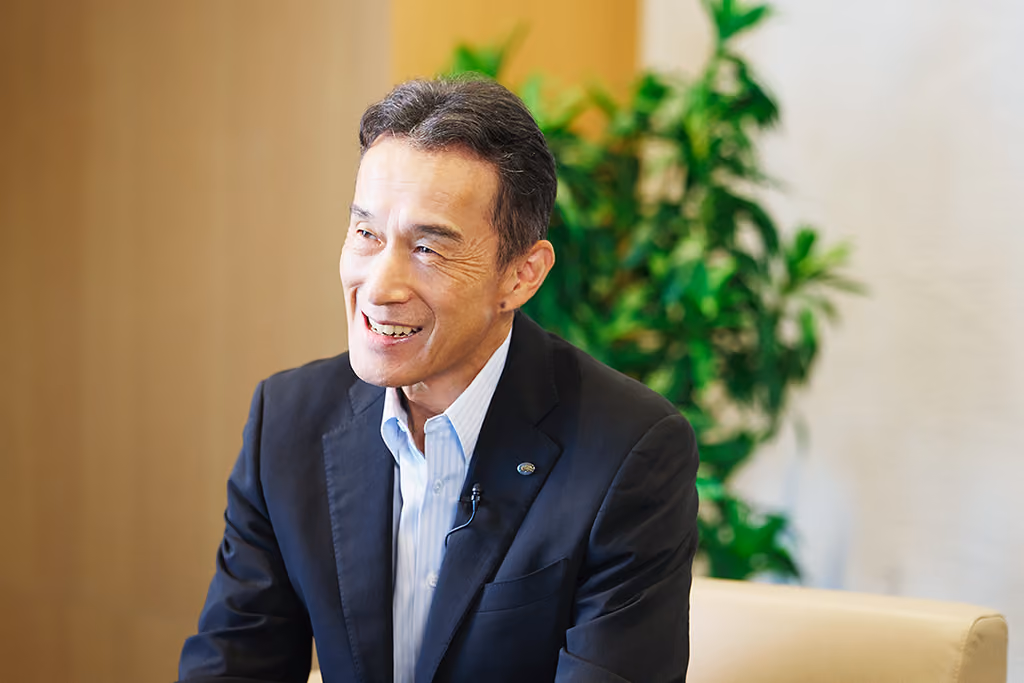 Mr. Minakata speaking with a smile
