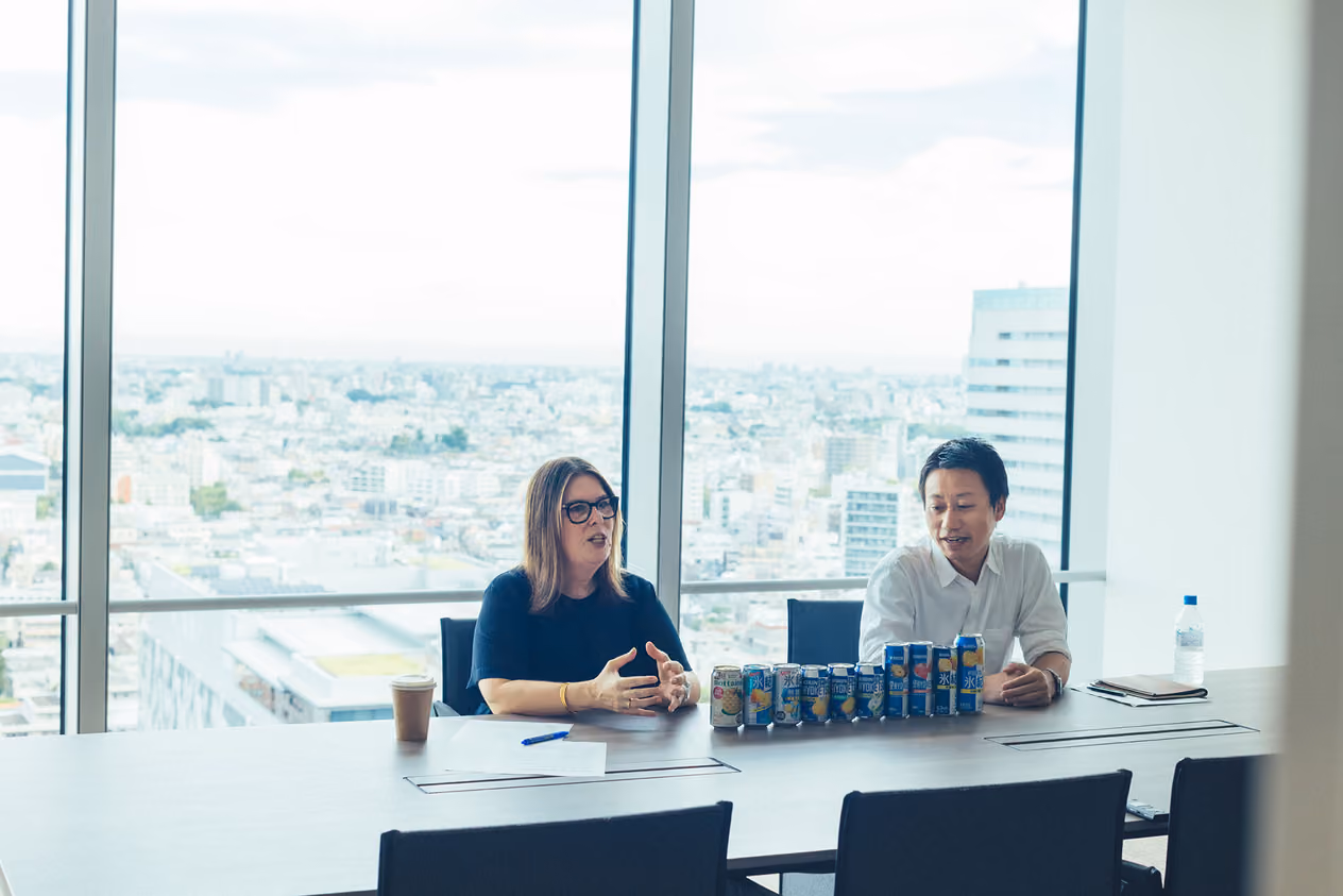 Rachel Ellerm and Takahiro Matsumura smiling in front of the HYOKETSU lineup