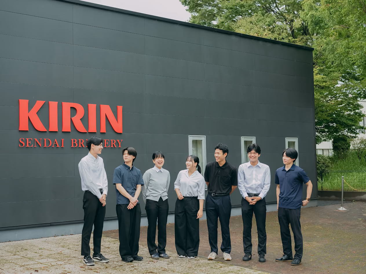 Students from Tohoku University and Miyagi University participating in the career education program at the Kirin Brewery Sendai Plant